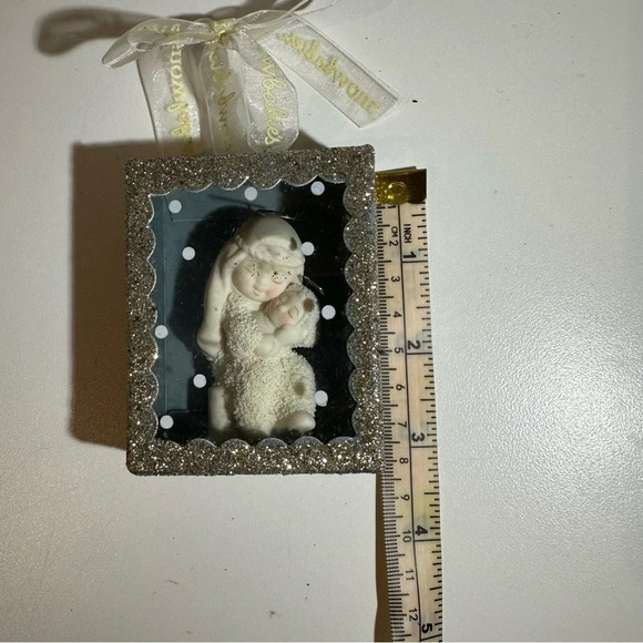 Department 56 Snowbabies Dream Mary’s baby Shadow box ornament - Picture 3 of 4